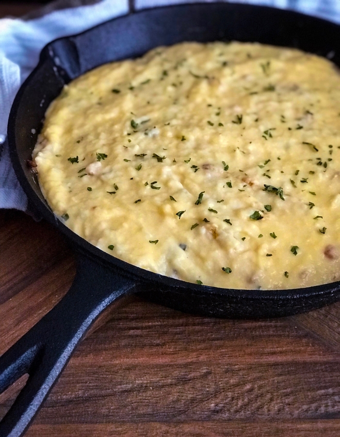 side view of mashed cauliflower Shepards pie in a skillet pan