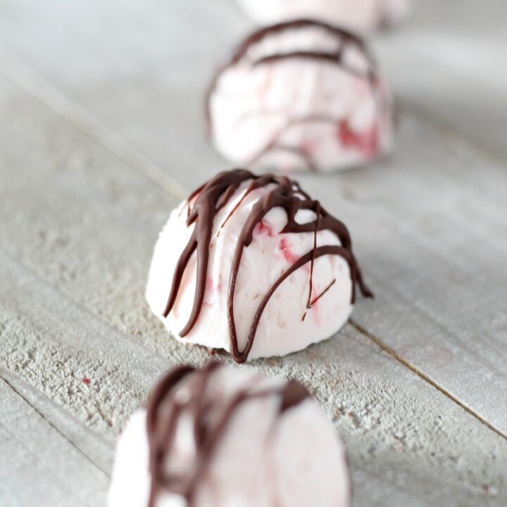 Keto Strawberry Cheesecake Fat bombs