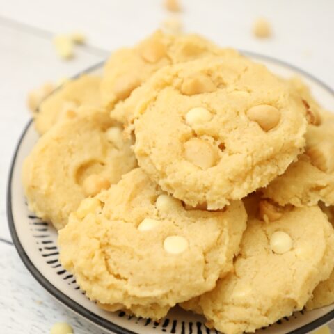 Keto White Chocolate Macadamia Nut Cookies