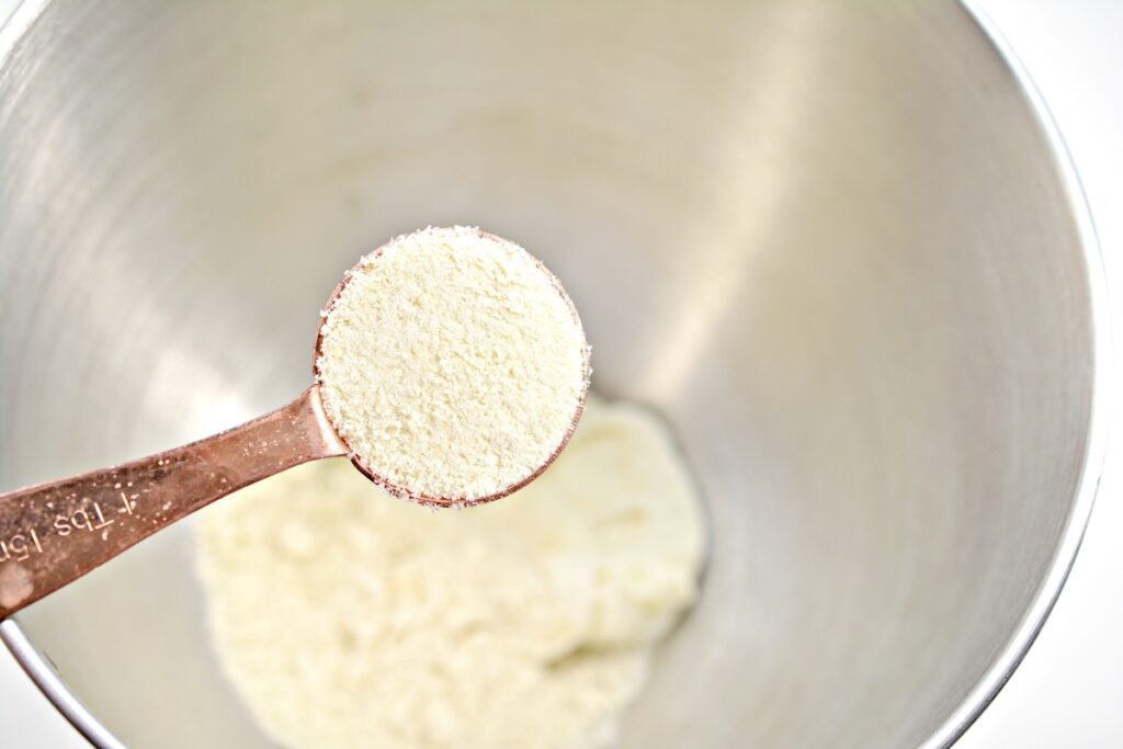 Tablespoon of almond flour of a mixing bowl