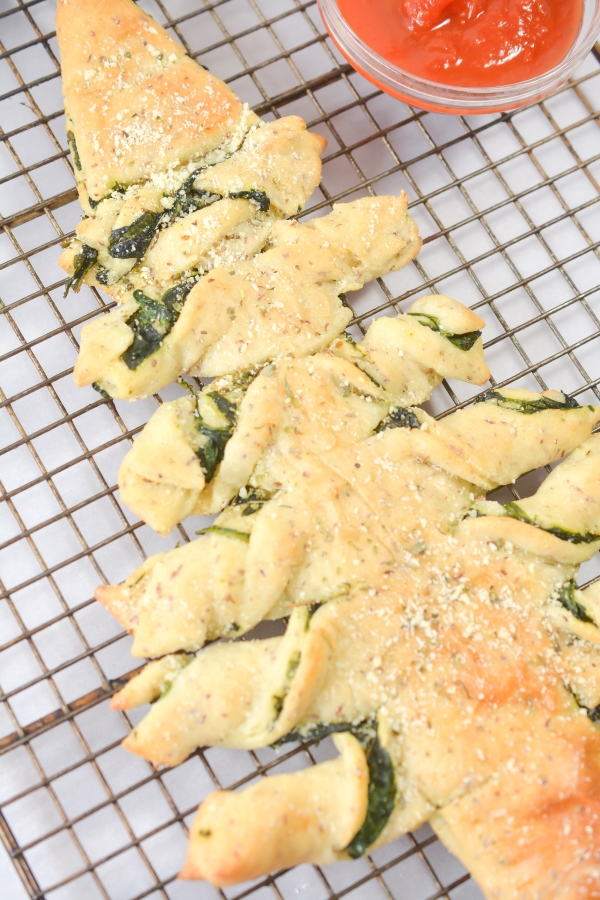 close up of keto spinach Christmas tree bread